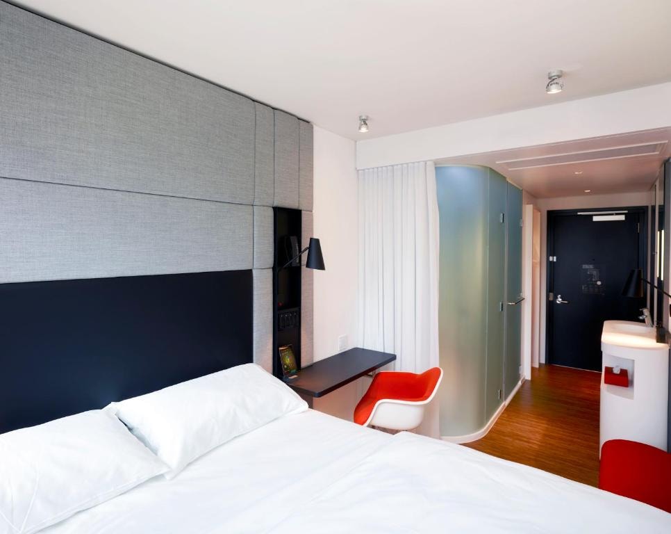 King Room Near Perla on Broadway LA Luxury Bookings