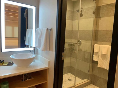 Queen Suite Near Charly Garcia Corner NYC 5 Luxury Bookings