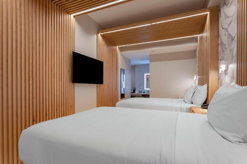 Queen Suite Near Charly Garcia Corner NYC 1 Luxury Bookings