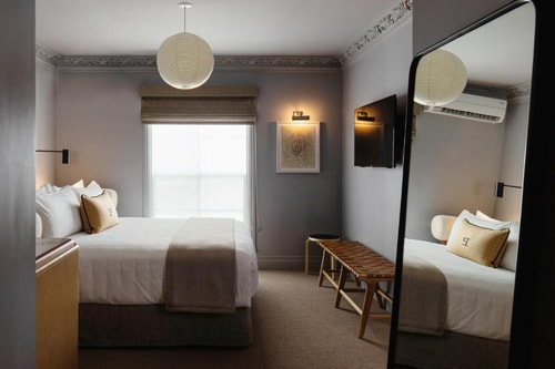 King Room Near Italian Cultural Institute LA Luxury Bookings