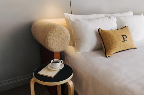 King Room Near Italian Cultural Institute LA 2 Luxury Bookings