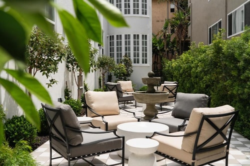 King Room Near Italian Cultural Institute LA 13 Luxury Bookings