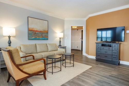 One Bedroom King Near Lake Eve ORL 7 Luxury Bookings