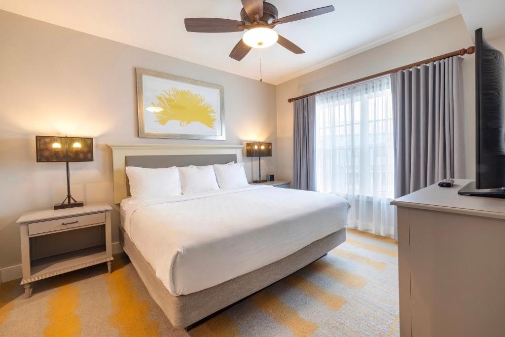 One Bedroom King Near Lake Eve ORL Luxury Bookings