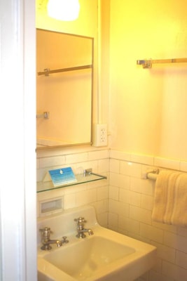 Double Room Near Philippe Liquors NYC 2 Luxury Bookings