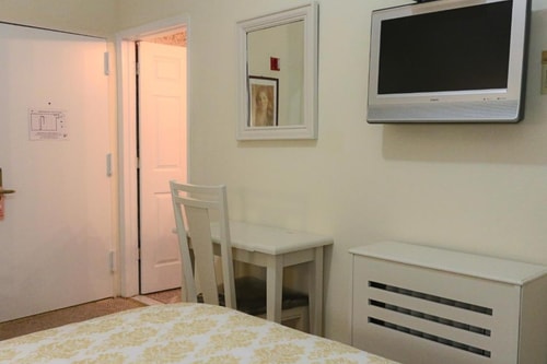 Standard Queen Room Near Balsley Park NYC 4 Luxury Bookings