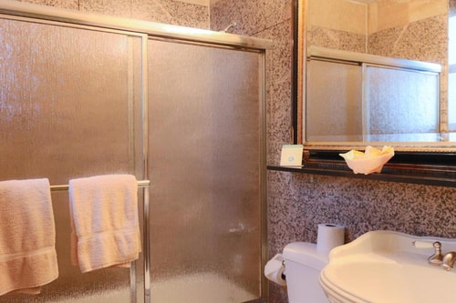 Standard Queen Room Near Balsley Park NYC 6 Luxury Bookings