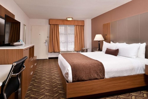 King Room Near Cinemark Howard Hughes LA Luxury Bookings