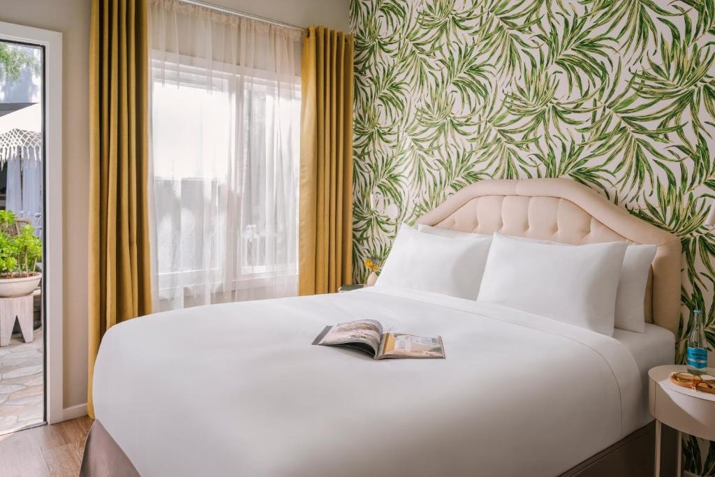 Queen Room Near The Paul Smith Pink Wall LA Luxury Bookings