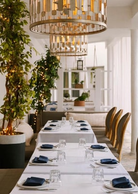 Queen Room Near The Paul Smith Pink Wall LA 9 Luxury Bookings