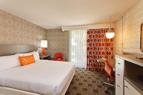 Deluxe King Room Near Vista Pointe LA Luxury Bookings