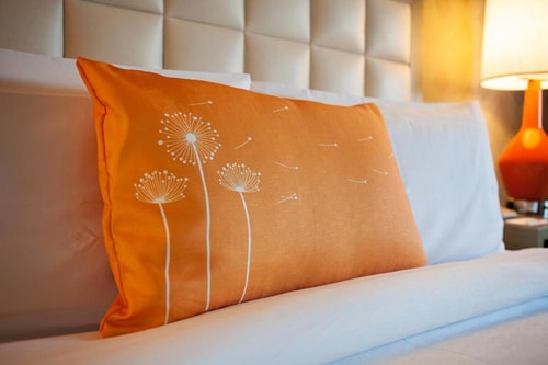 Deluxe King Room Near Vista Pointe LA 1 Luxury Bookings