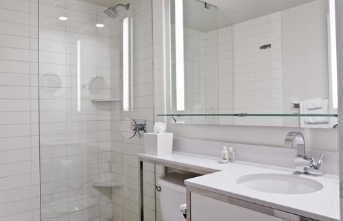 Deluxe King Room Near Vista Pointe LA 3 Luxury Bookings