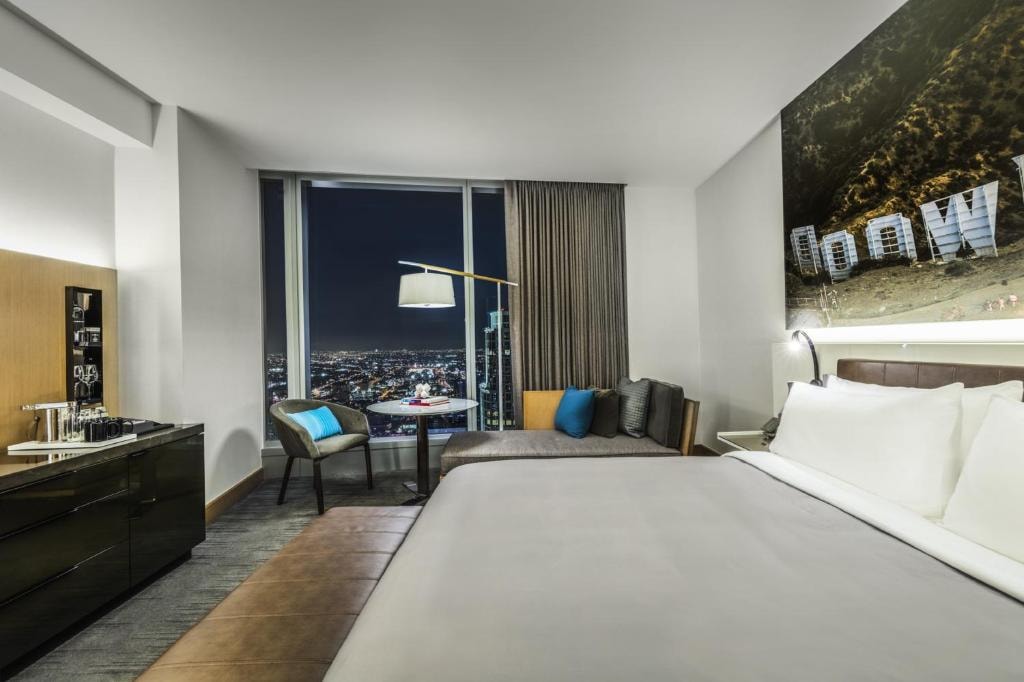 Classic Room Near  Chase Bank LA Luxury Bookings