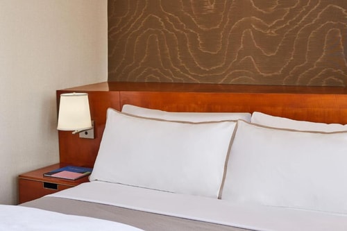 Guest room  Near Desuar Los Angeles Spa LA 1 Luxury Bookings