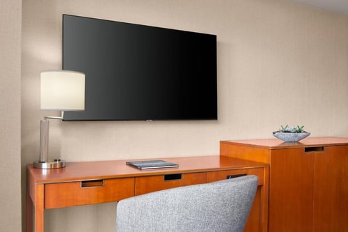 Guest room  Near Desuar Los Angeles Spa LA 2 Luxury Bookings