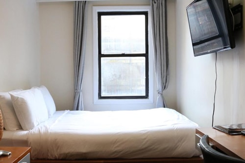 Queen Room Near Salsa Sabrosa NYC 1 Luxury Bookings