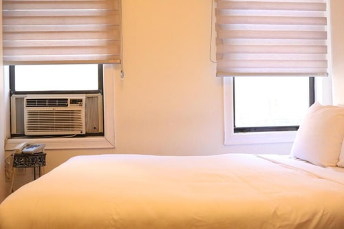 Queen Room Near Salsa Sabrosa NYC 3 Luxury Bookings