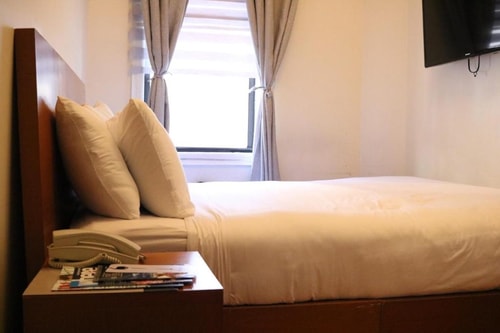 Queen Room Near Salsa Sabrosa NYC 6 Luxury Bookings