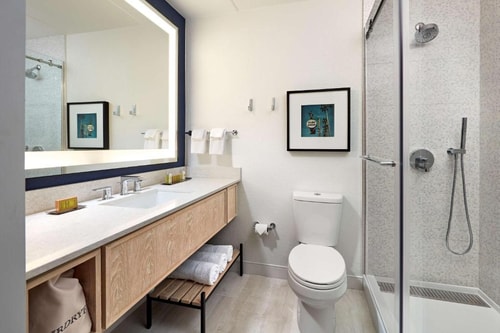 King Room Near Marina del Rey Yacht Rental LA 4 Luxury Bookings