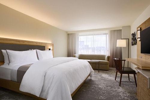 Deluxe Corner Suite Near Meta Bank LA Luxury Bookings