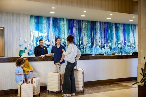 Deluxe Corner Suite Near Meta Bank LA 5 Luxury Bookings