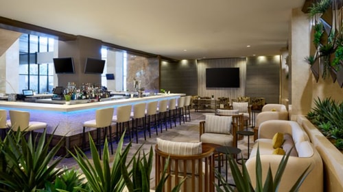 Deluxe Corner Suite Near Meta Bank LA 8 Luxury Bookings