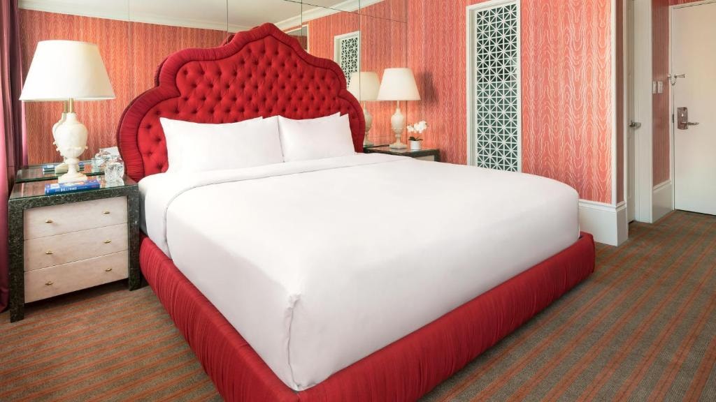 Standard king  Room Near Beverly Hills School LA Luxury Bookings