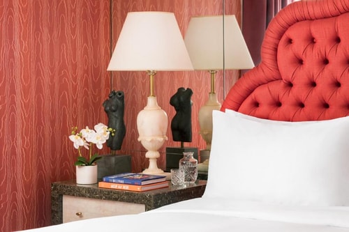 Standard king  Room Near Beverly Hills School LA 2 Luxury Bookings