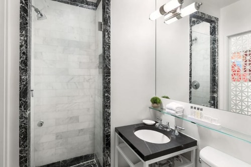 Standard king  Room Near Beverly Hills School LA 6 Luxury Bookings