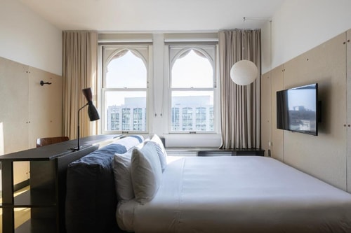 King Near Joes Auto Parks LA Luxury Bookings