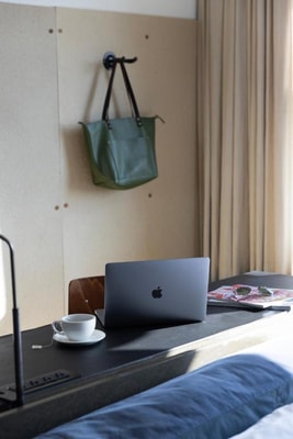 King Near Joes Auto Parks LA 2 Luxury Bookings