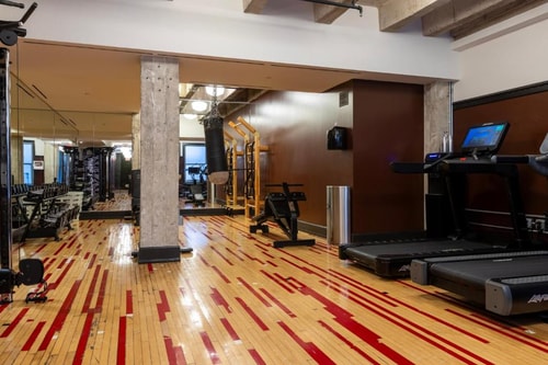 King Near Joes Auto Parks LA 11 Luxury Bookings