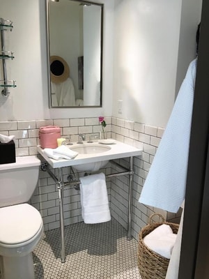 Standard Queen Room Near Barnsdall Art Park LA 7 Luxury Bookings