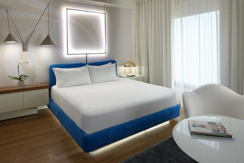 Standard King Room Near Sunset Blvd Piazza Del LA Luxury Bookings