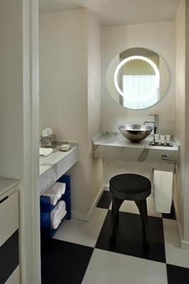 Standard King Room Near Sunset Blvd Piazza Del LA 3 Luxury Bookings