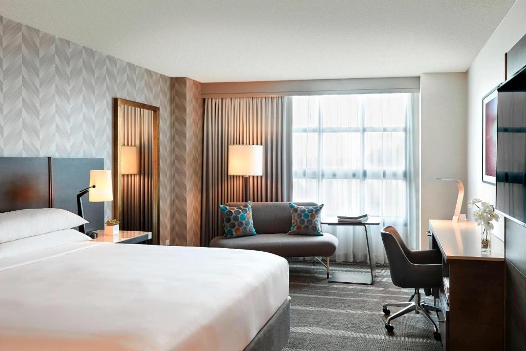 Guest Room Near Studio 12 Bar & Lounge LA Luxury Bookings