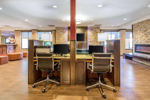 Deluxe King Room Near Lake Wilson ORL 7 Luxury Bookings