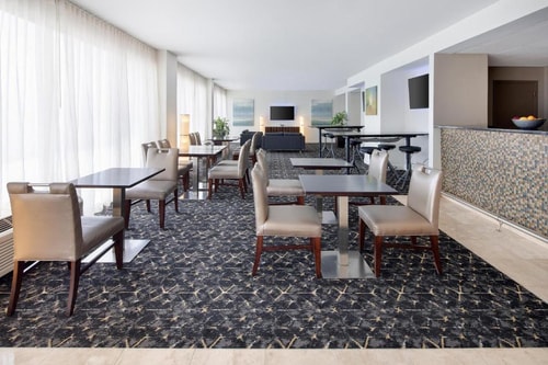 Standard Queen Room Near 7 Eleven ORL 7 Luxury Bookings