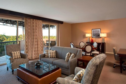 Standard Queen Room Near 7 Eleven ORL 4 Luxury Bookings