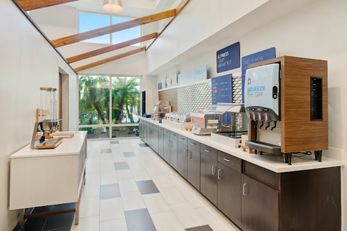 King Room Near Boston Lobster Feast ORL 7 Luxury Bookings
