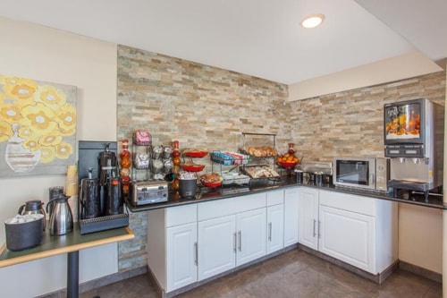 King Room Near Tellefson Park LA 8 Luxury Bookings