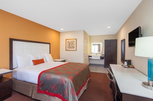 King Room Near Tellefson Park LA Luxury Bookings