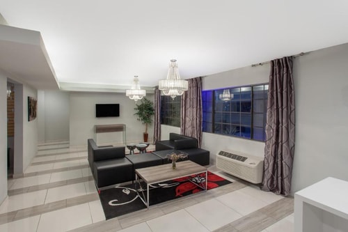 King Room Near Tellefson Park LA 9 Luxury Bookings