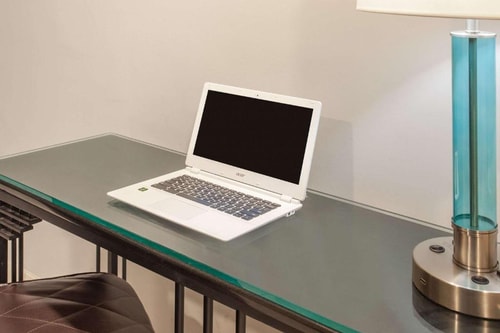 King Room Near Tellefson Park LA 2 Luxury Bookings