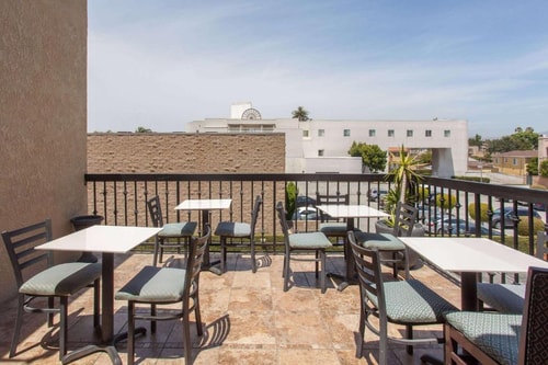 King Room Near Tellefson Park LA 10 Luxury Bookings