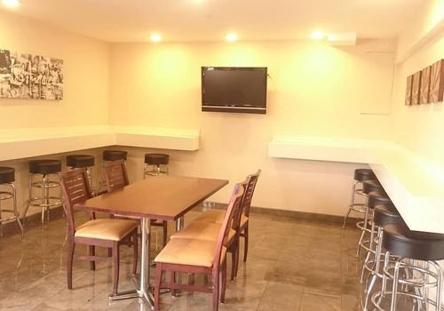 King Room Near Tellefson Park LA 12 Luxury Bookings