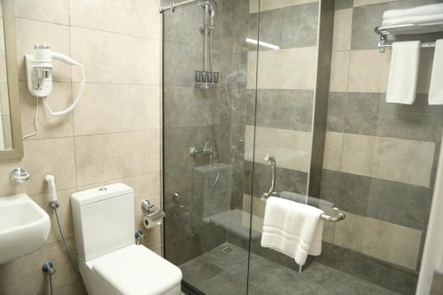 Standard Studio Near Century Mall Fujairah 7 Luxury Bookings