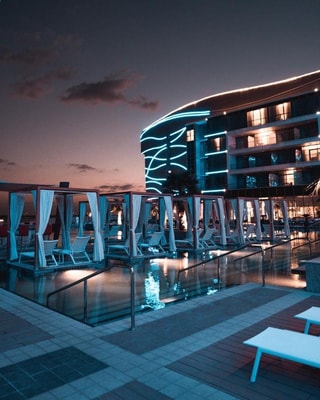 Deluxe King Suite Near Zayed Heritage Center 13 Luxury Bookings