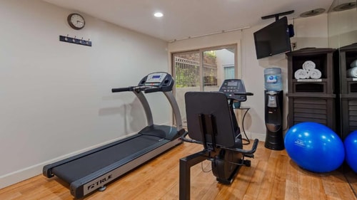 King Room Near Daniel Webster Middle School LA 12 Luxury Bookings